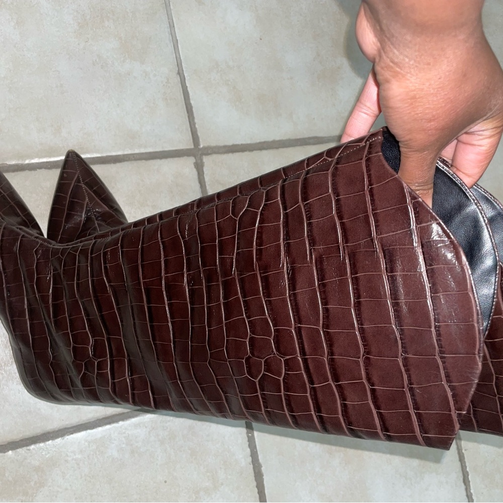 Schutz Maryana Lo Crocodile Embossed Leather brown Knee-High Boots- FLAW 9.5 - Picture 8 of 9